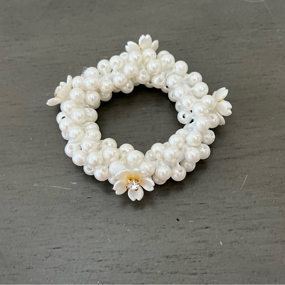 Bright White Neutral Pearl Bead on Matching Elastic Hair Tie Ponytail Holder MOP